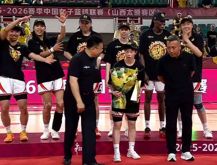 登录入口-李缘获FMVP!两记超远三分锁胜局 怒吼一幕令人泪目宫鲁鸣重选她?|总决赛|三分球|篮板|霍华德|女篮_新浪体育_新浪新闻